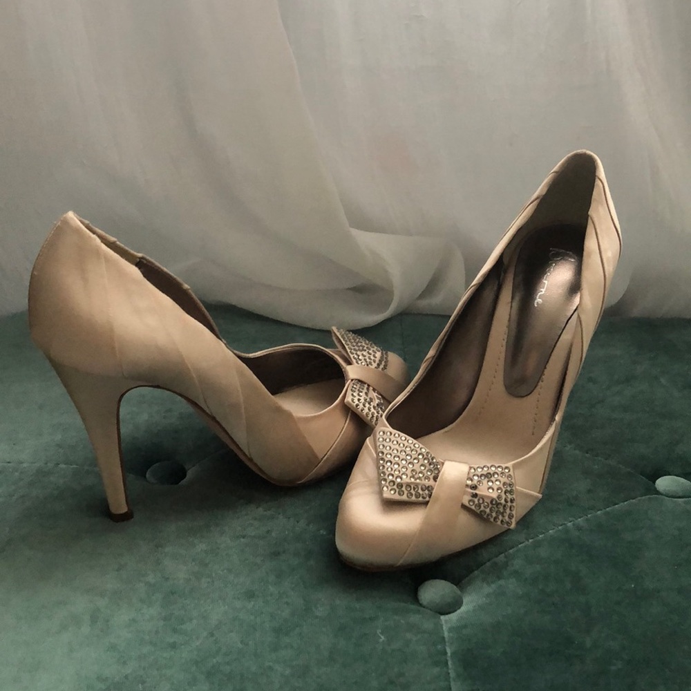 Bourne Blush Crystal Bow Court Heel